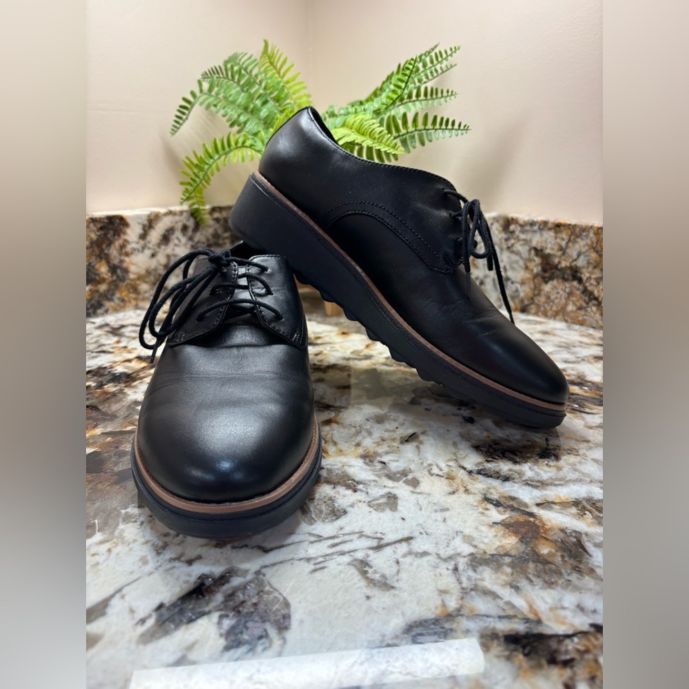 Clarks Black Leather Women's Oxfords - Picture 8 of 10